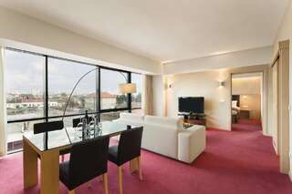Отель Ramada by Wyndham Oradea Орадя Luxury King Suite with Spa included-1