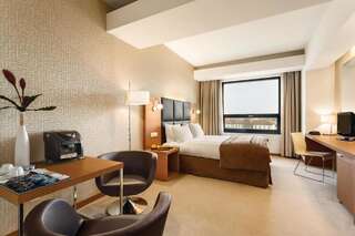 Отель Ramada by Wyndham Oradea Орадя Executive Queen Room with Spa included-1