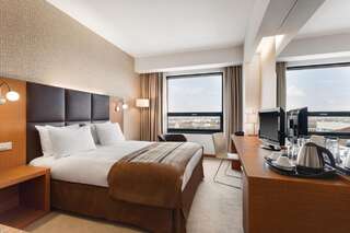Отель Ramada by Wyndham Oradea Орадя Business Queen Room with Spa included-1