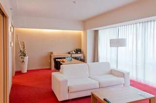 Отель Ramada by Wyndham Oradea Орадя Luxury King Suite with Spa included-3