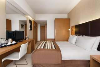 Отель Ramada by Wyndham Oradea Орадя Business Queen Room with Spa included-4